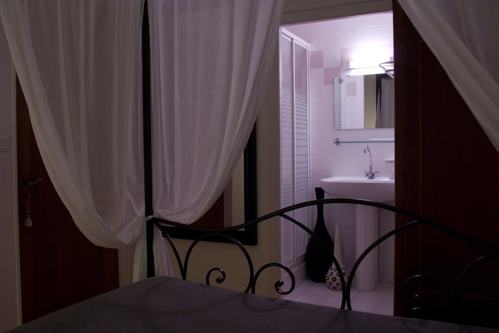 Chambres D'Hotes Domaine De La Brette Moncrabeau Room photo